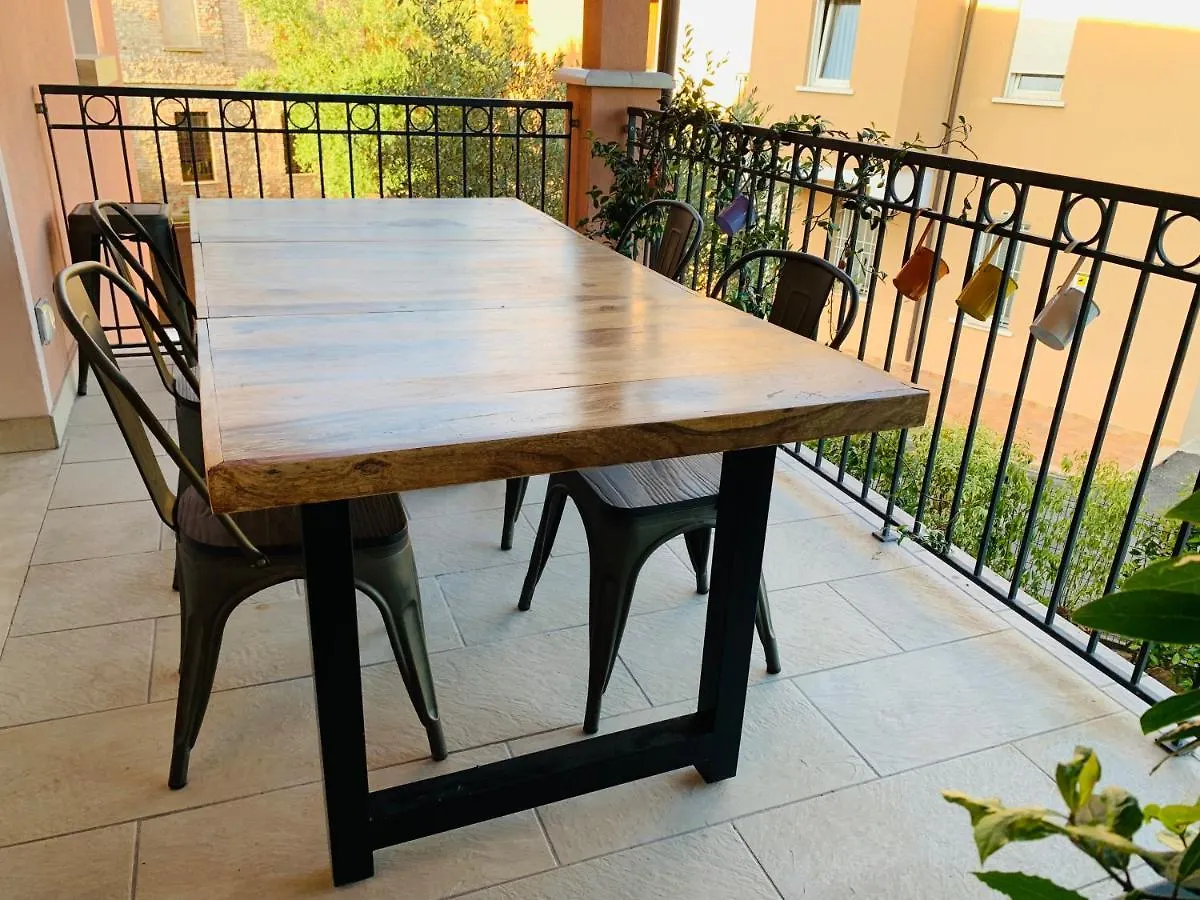 Charming Attic Apartment With Balcony & Swimming Pool Desenzano del Garda