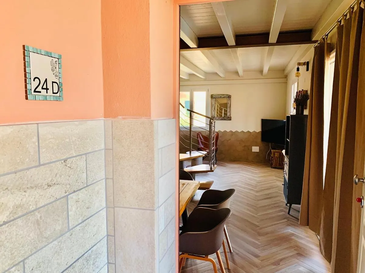 Charming Attic Apartment With Balcony & Swimming Pool Desenzano del Garda