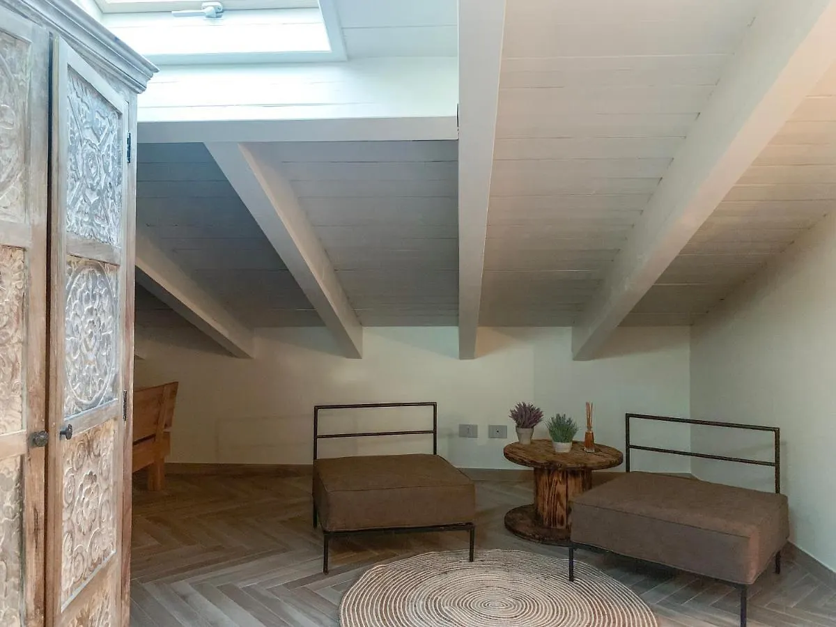 Charming Attic Apartment With Balcony & Swimming Pool Desenzano del Garda
