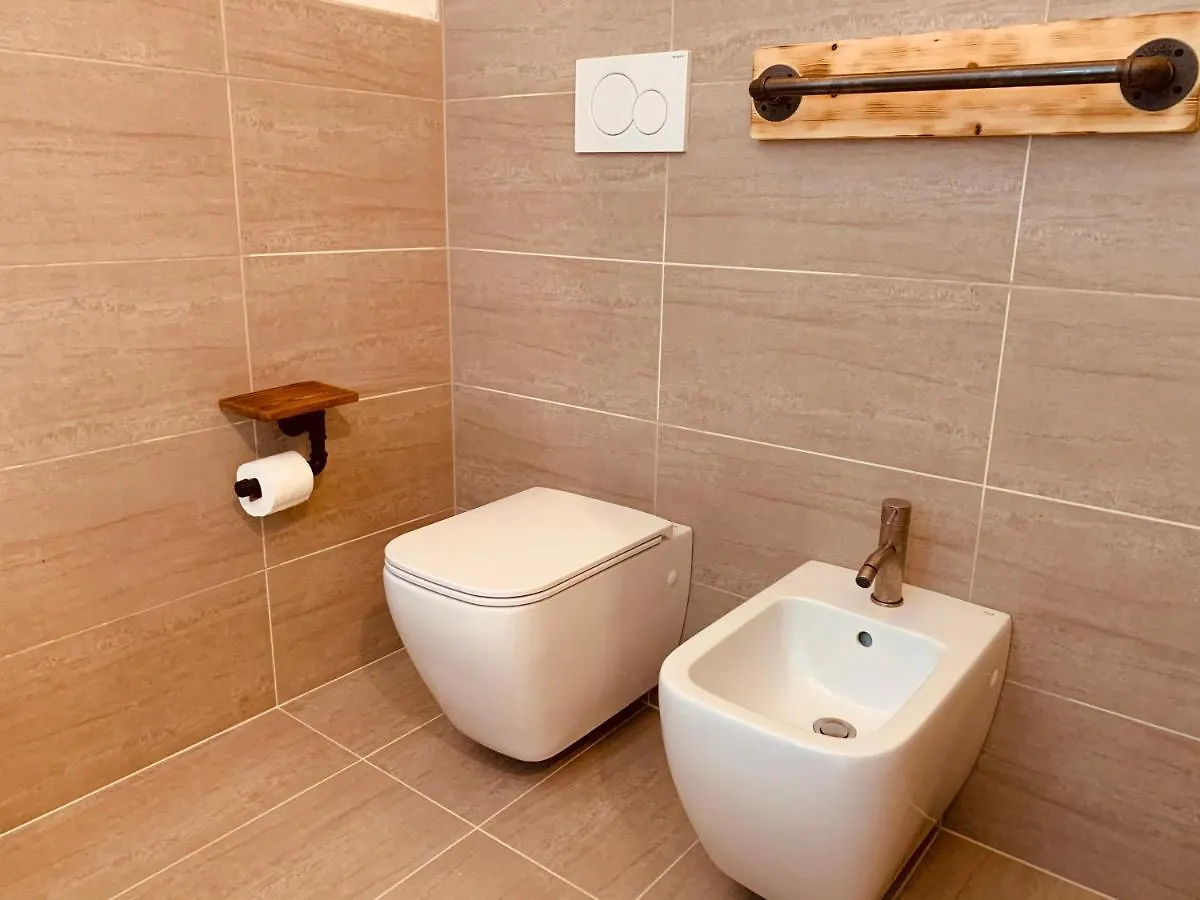 Charming Attic Apartment With Balcony & Swimming Pool Desenzano del Garda